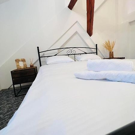 Apartament In Regim Hotelier King Mediaş Zewnętrze zdjęcie