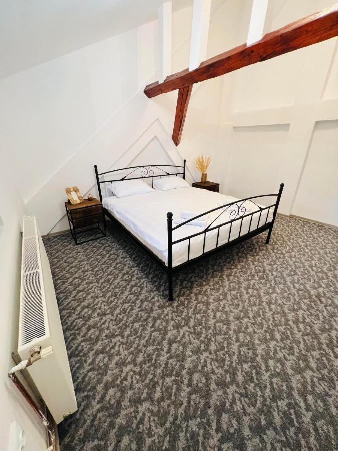 Apartament In Regim Hotelier King Mediaş Zewnętrze zdjęcie