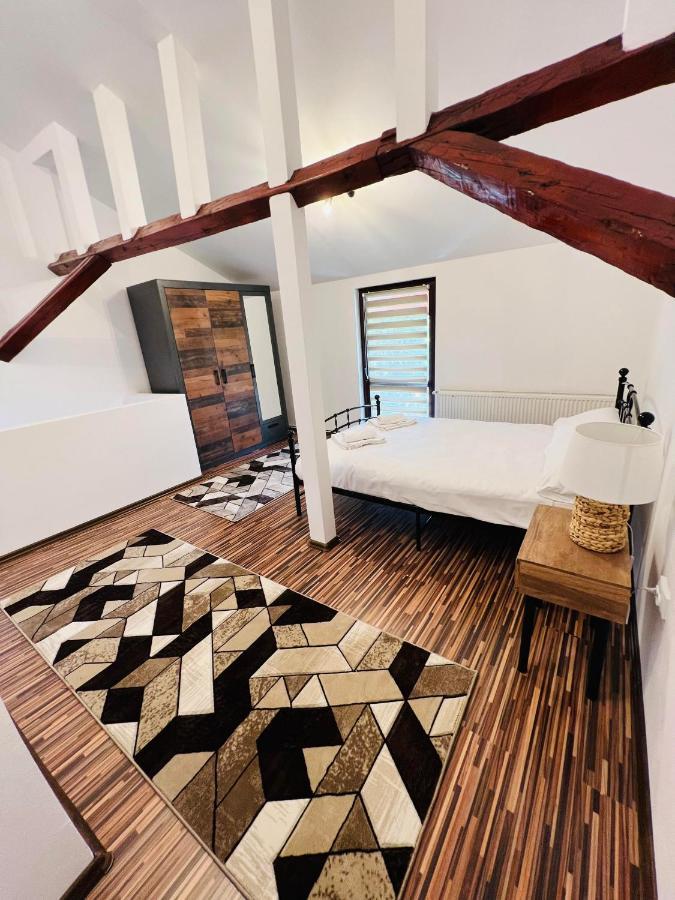 Apartament In Regim Hotelier King Mediaş Zewnętrze zdjęcie