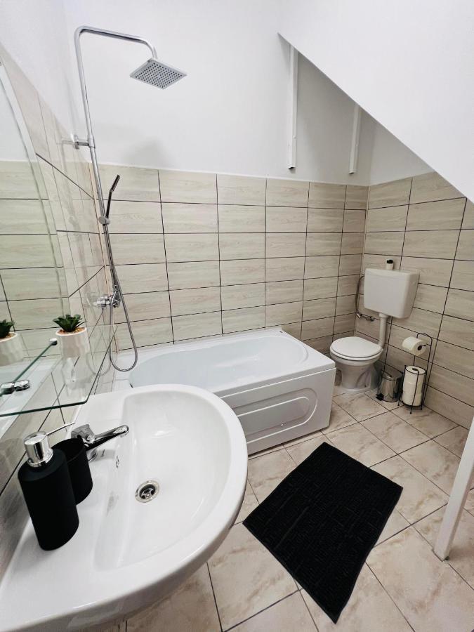 Apartament In Regim Hotelier King Mediaş Zewnętrze zdjęcie