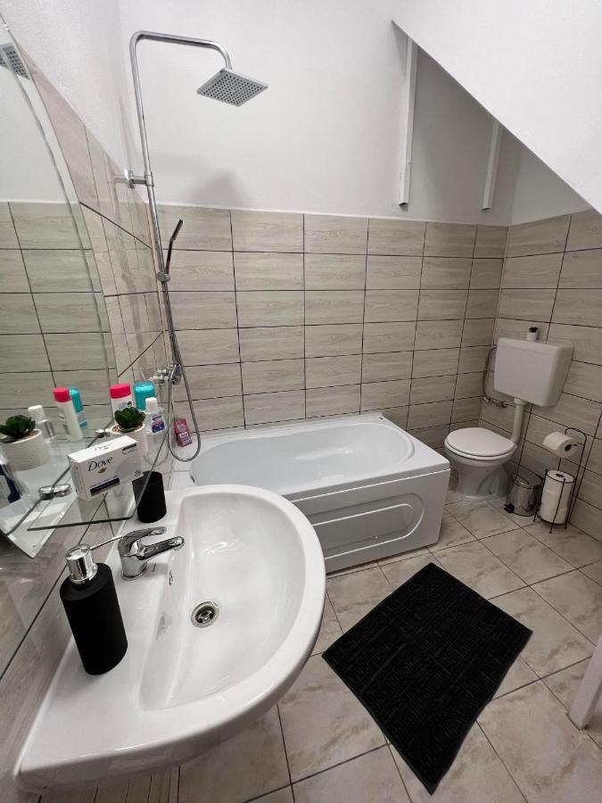 Apartament In Regim Hotelier King Mediaş Zewnętrze zdjęcie